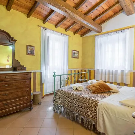 Farm stay Vecchia Fornace La Piastra Agriturismo, With Pool, Abetone *